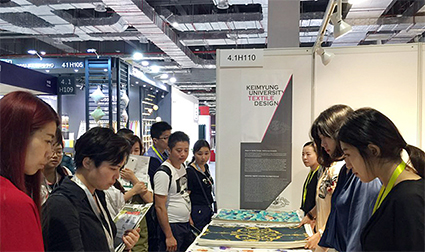 첨부이미지 : KMU Textile Design Students in Shanghai.jpg